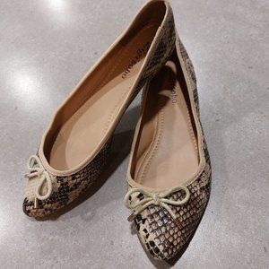 ZIGISOHO "Tashia" Women's Snakeskin Print Ballet Flat w/Bow - Beige/Black - 8M